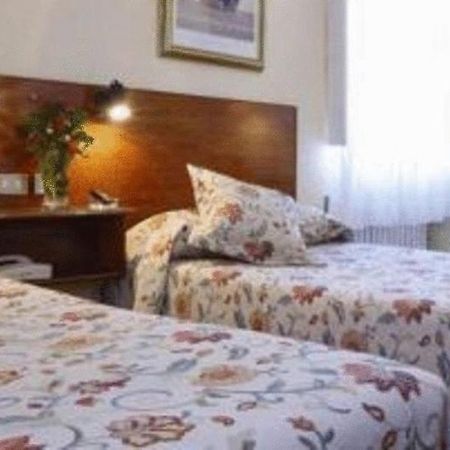 Hotel Roman Castrillon Bagian luar foto